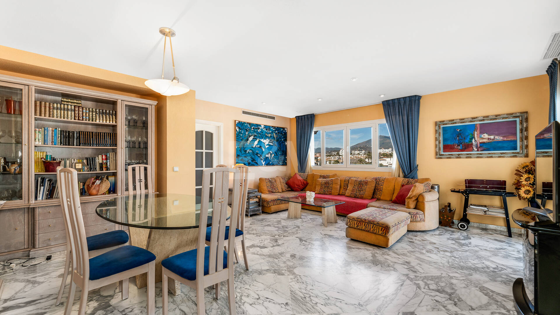 Penthouse i centrum av Puerto Banús med Mountain Views