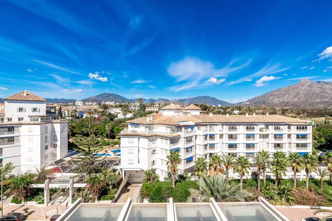 Penthouse i centrum av Puerto Banús med Mountain Views
