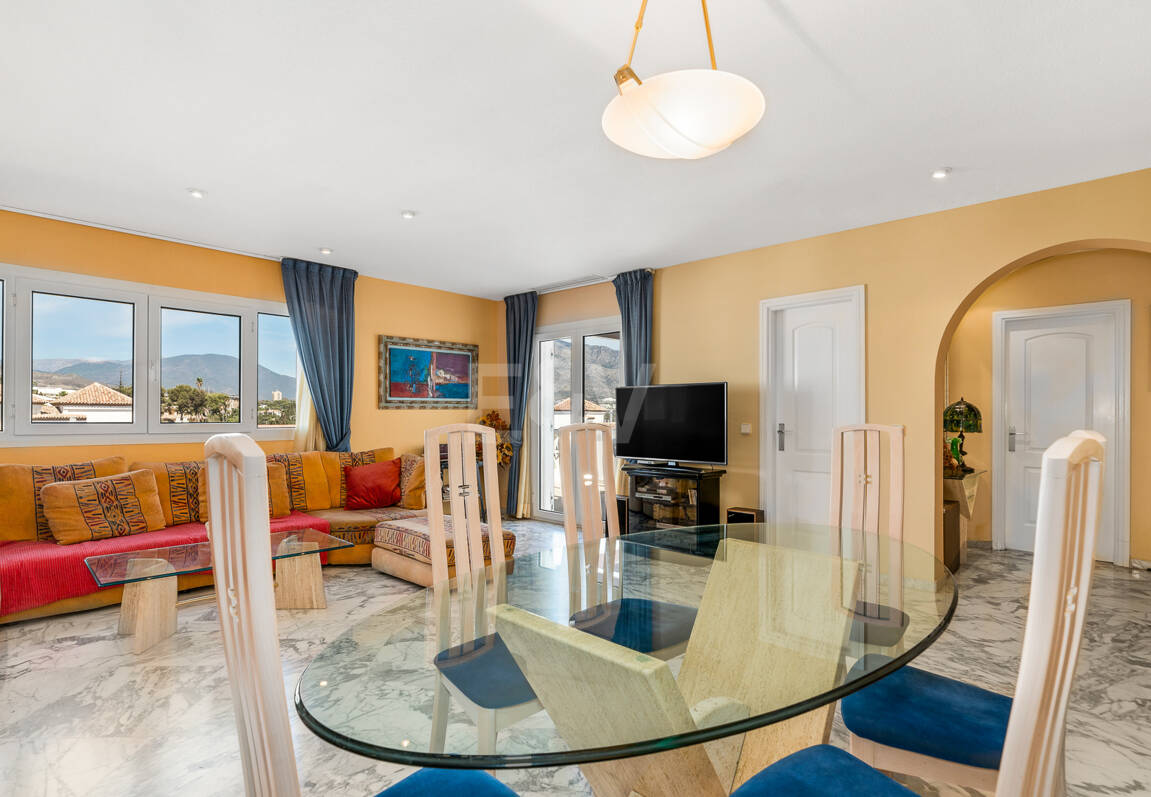 Penthouse i centrum av Puerto Banús med Mountain Views