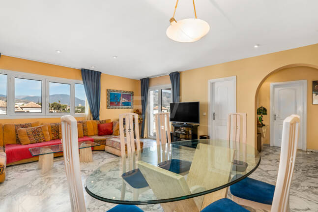 Penthouse i centrum av Puerto Banús med Mountain Views