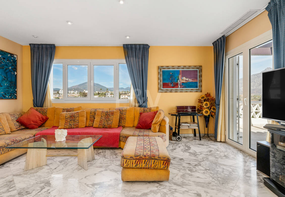 Penthouse i centrum av Puerto Banús med Mountain Views