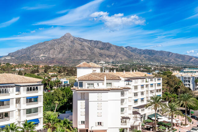 Penthouse i centrum av Puerto Banús med Mountain Views