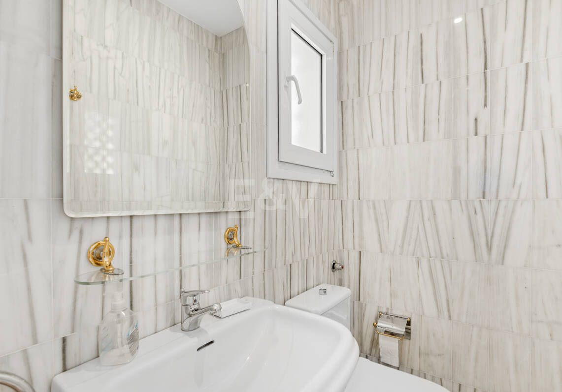 Penthouse w centrum Puerto Banús z widokiem na góry