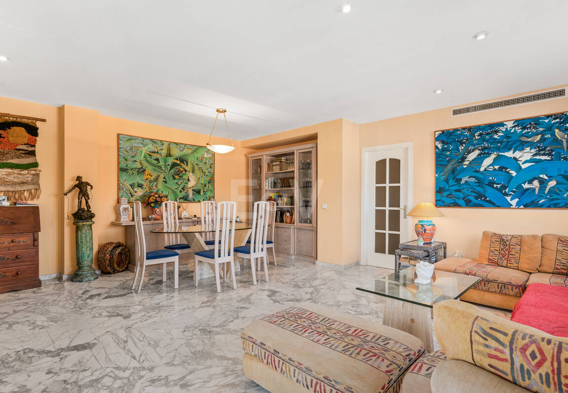 Penthouse i centrum av Puerto Banús med Mountain Views