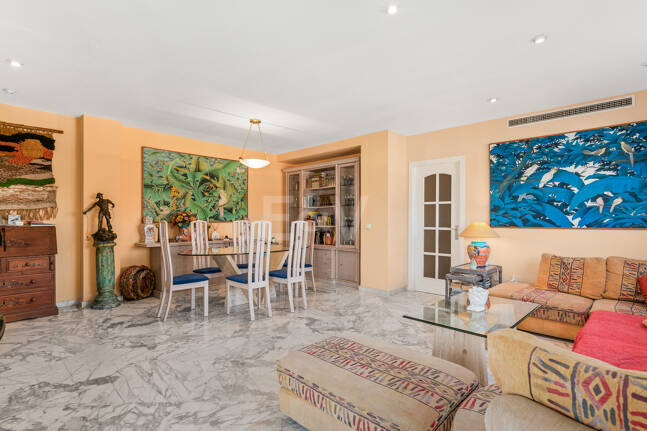 Penthouse i centrum av Puerto Banús med Mountain Views