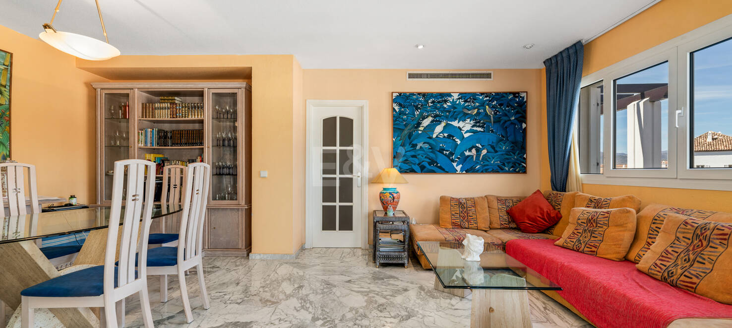 Penthouse in the Center of Puerto Banús with Mountain Views