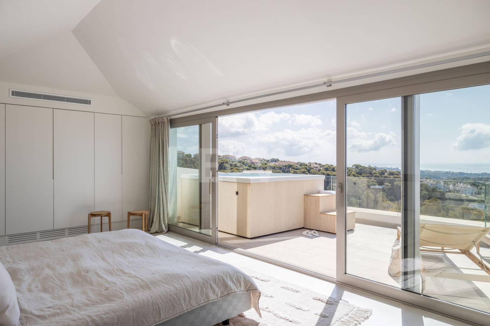 Penthouse duplex de luxe exclusif avec vue panoramique spectaculaire à Aloha.