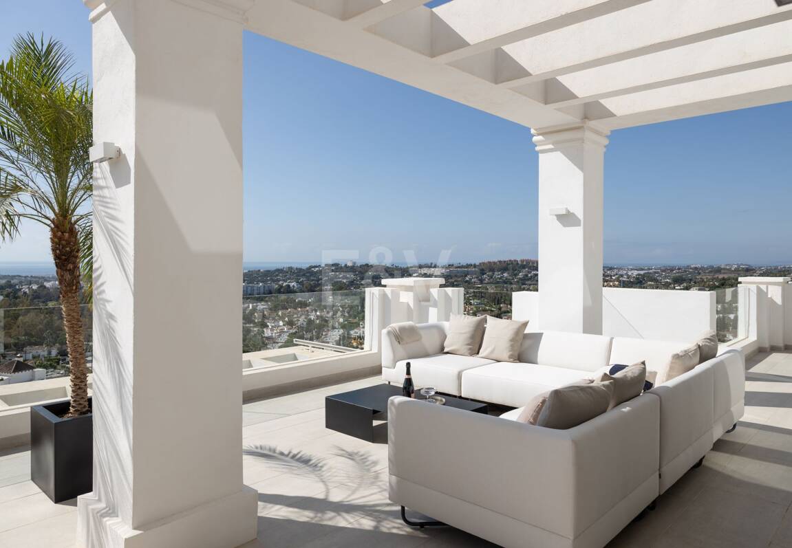 Penthouse duplex de luxe exclusif avec vue panoramique spectaculaire à Aloha.