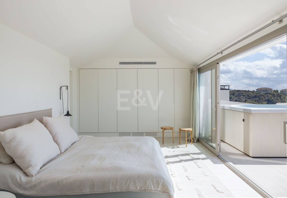 Penthouse duplex de luxe exclusif avec vue panoramique spectaculaire à Aloha.