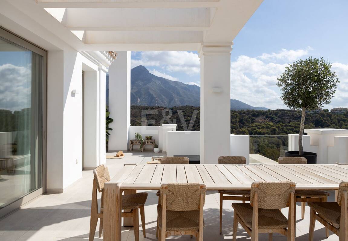 Penthouse duplex de luxe exclusif avec vue panoramique spectaculaire à Aloha.