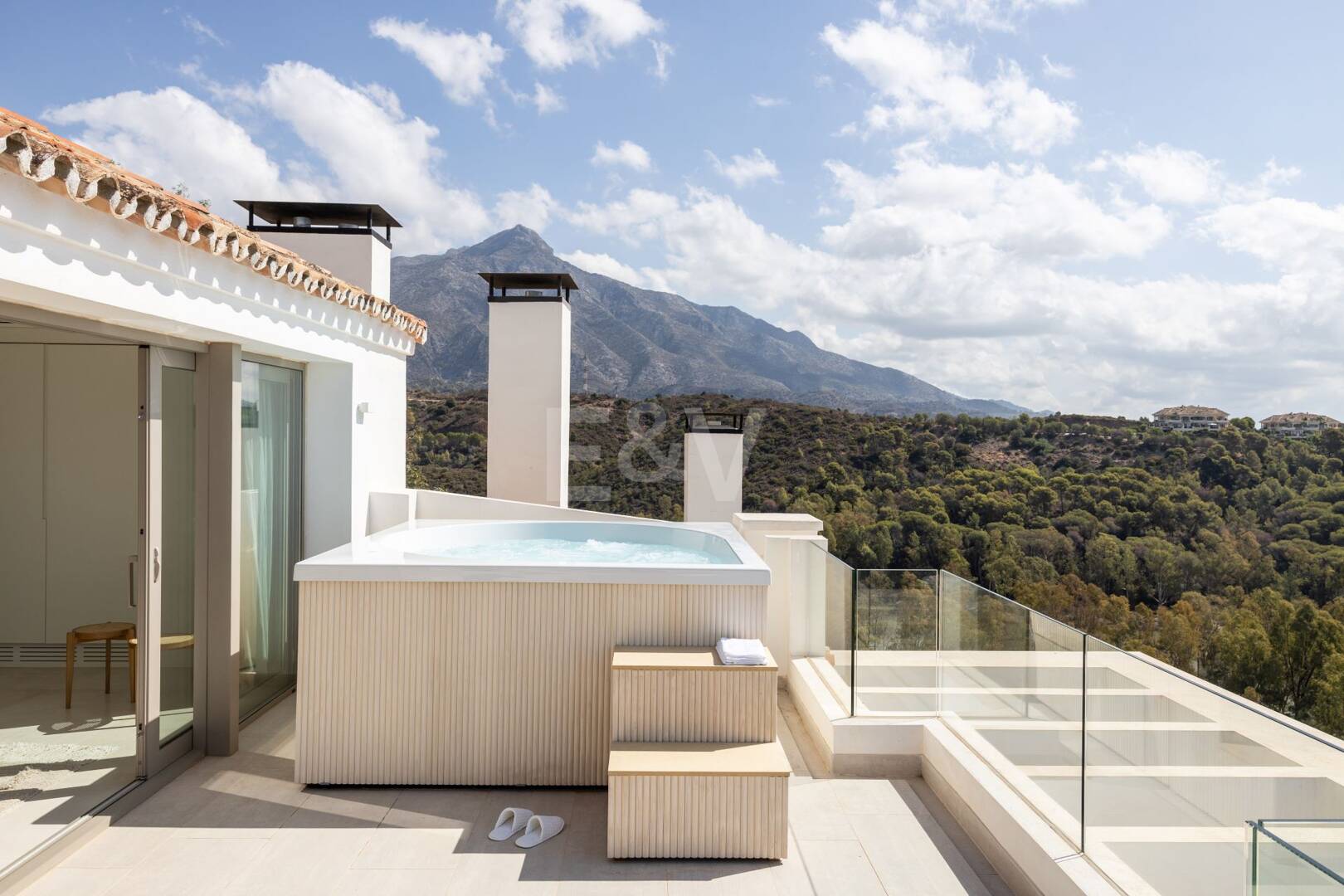 Penthouse duplex de luxe exclusif avec vue panoramique spectaculaire à Aloha.