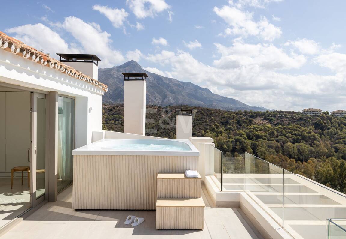 Penthouse duplex de luxe exclusif avec vue panoramique spectaculaire à Aloha.