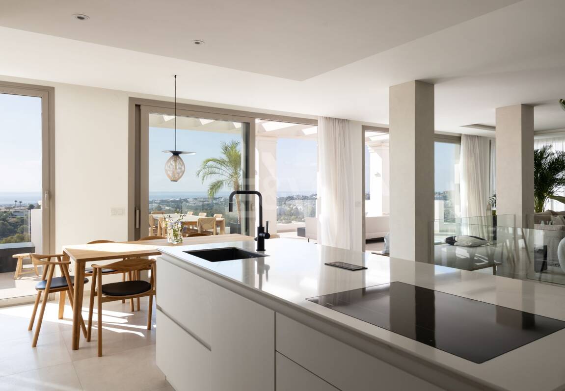 Penthouse duplex de luxe exclusif avec vue panoramique spectaculaire à Aloha.