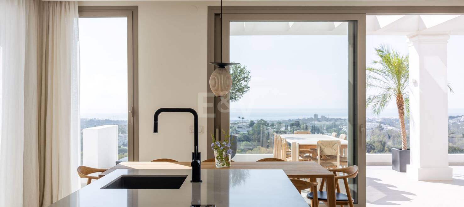 Penthouse duplex de luxe exclusif avec vue panoramique spectaculaire à Aloha.