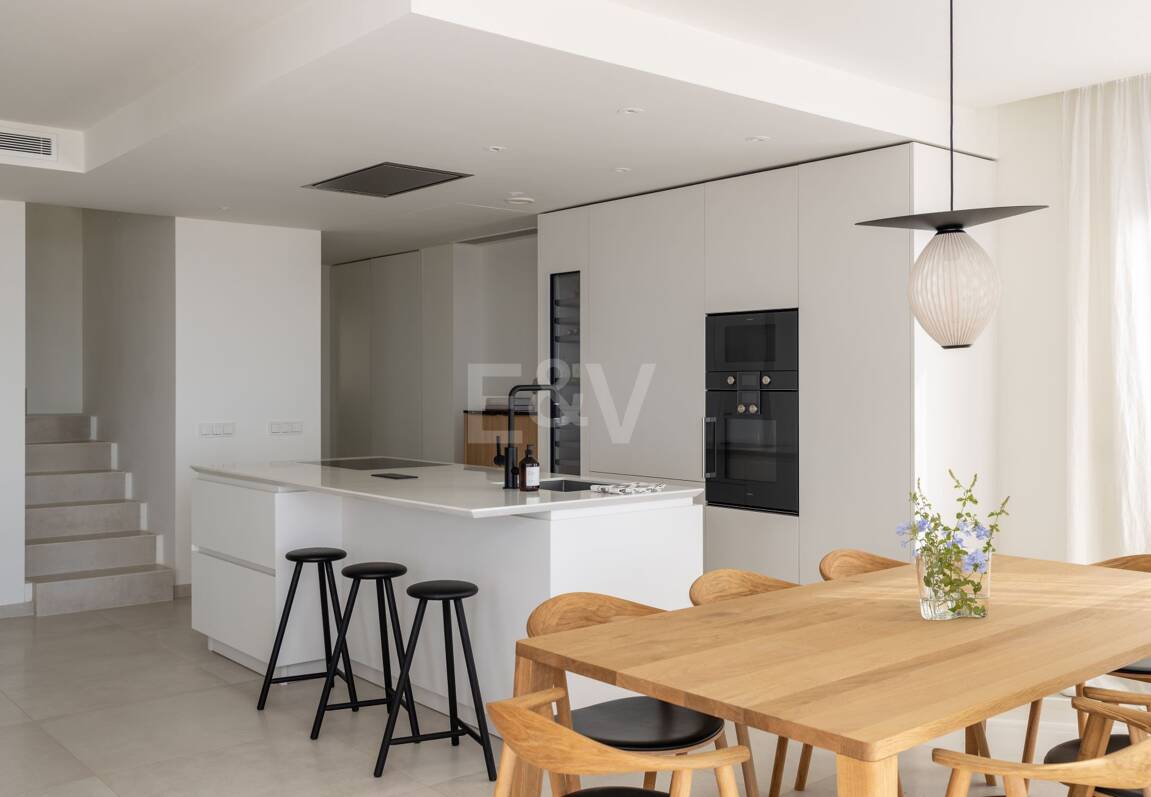 Penthouse duplex de luxe exclusif avec vue panoramique spectaculaire à Aloha.