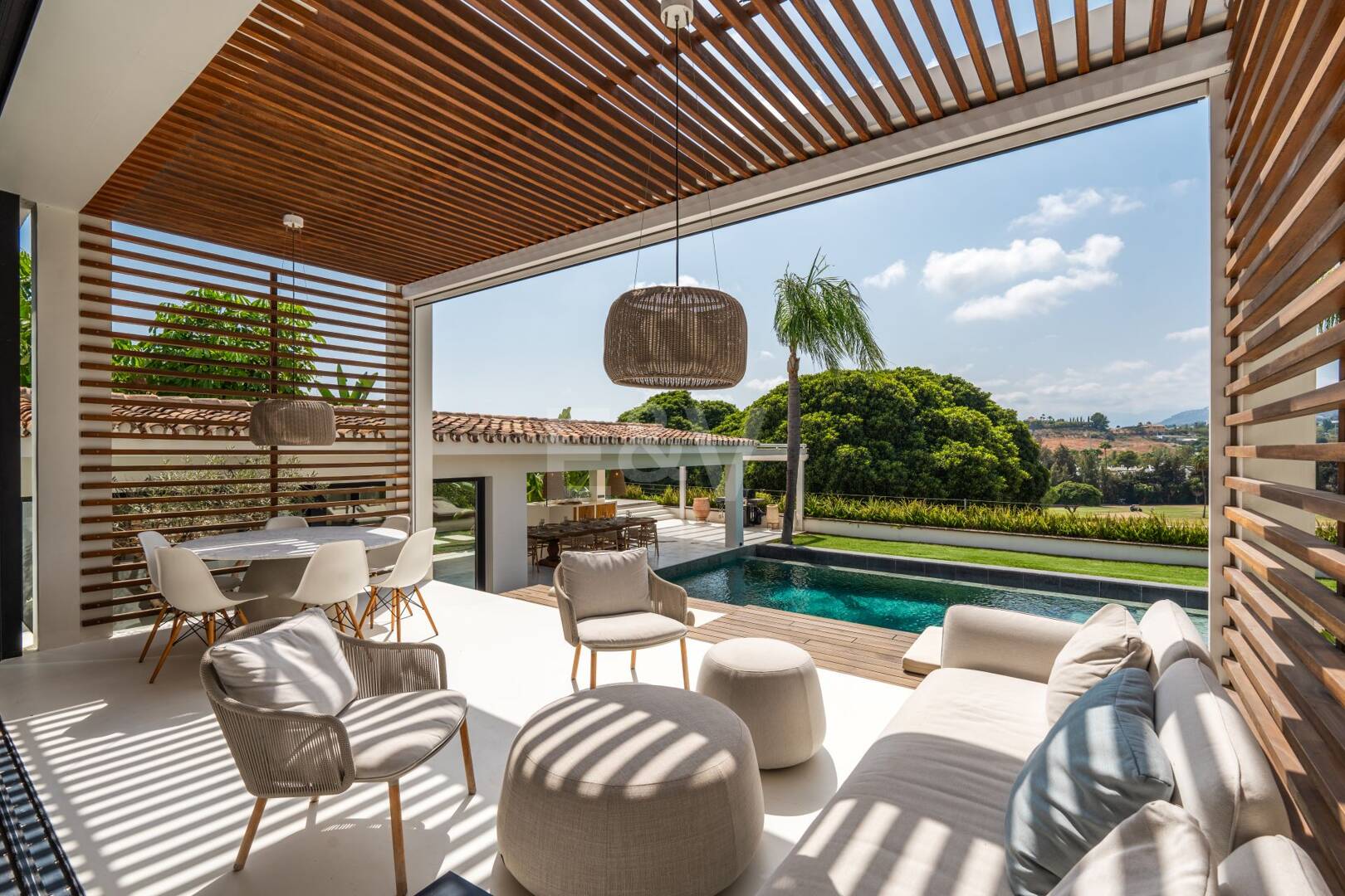 Luxusvilla im exklusiven Los Naranjos Golf Valley von Nueva Andalucía