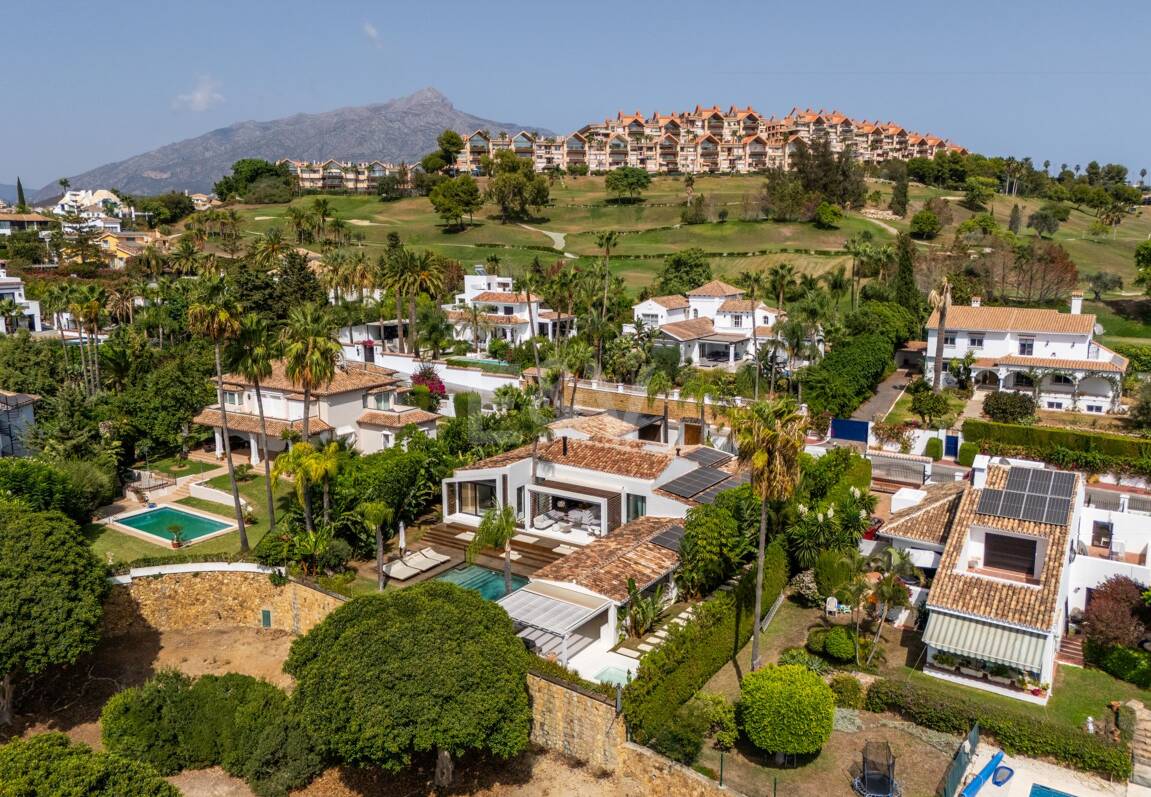 Luxusvilla im exklusiven Los Naranjos Golf Valley von Nueva Andalucía