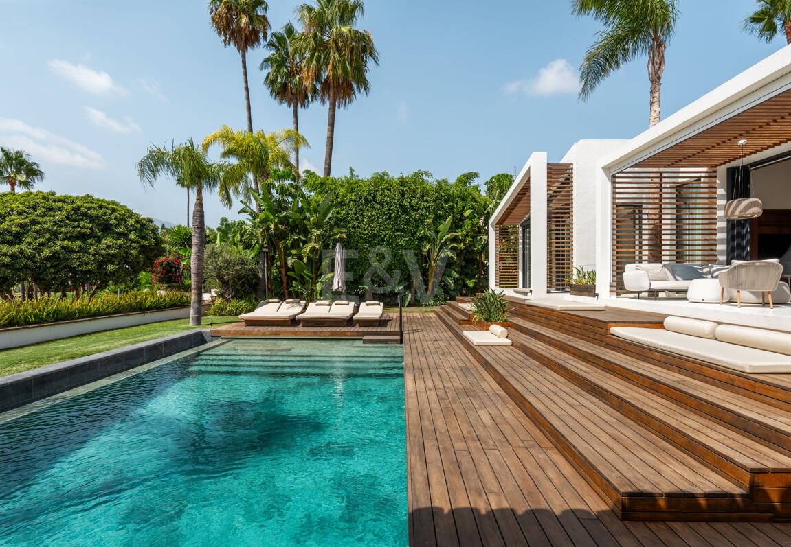 Luxusvilla im exklusiven Los Naranjos Golf Valley von Nueva Andalucía