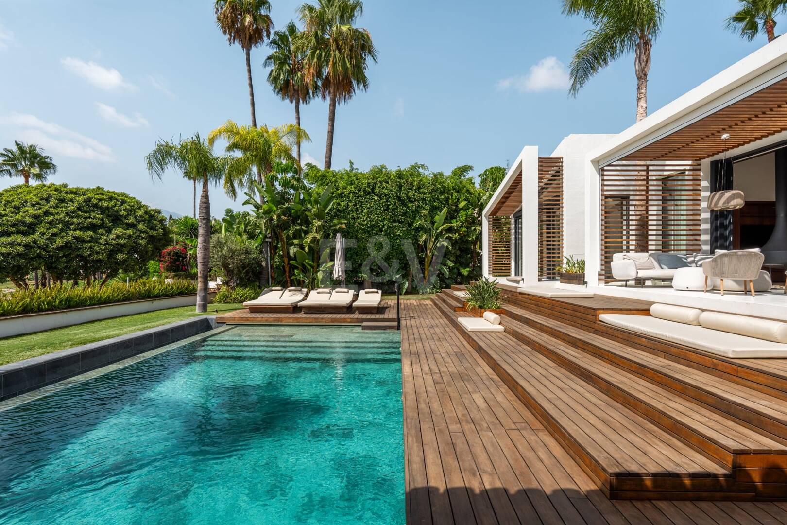 Lyxvilla i Nueva Andalucías exklusiva Golf Valley