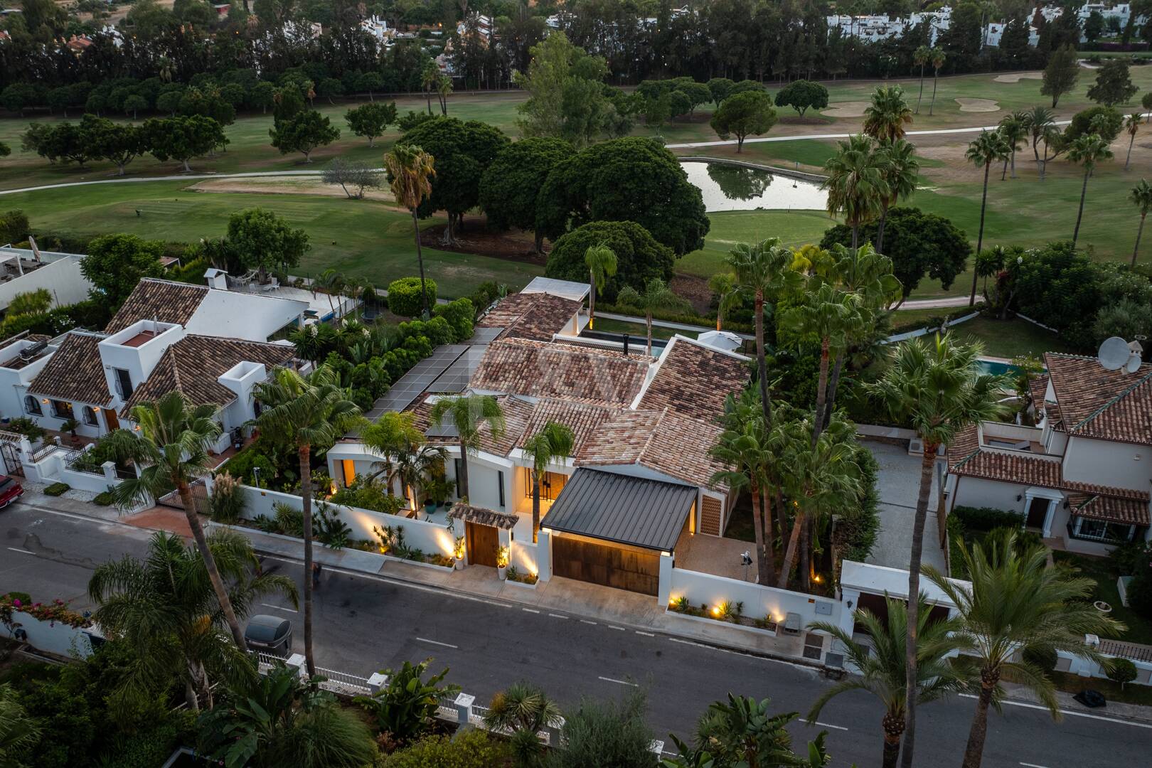 Lyxvilla i Nueva Andalucías exklusiva Golf Valley