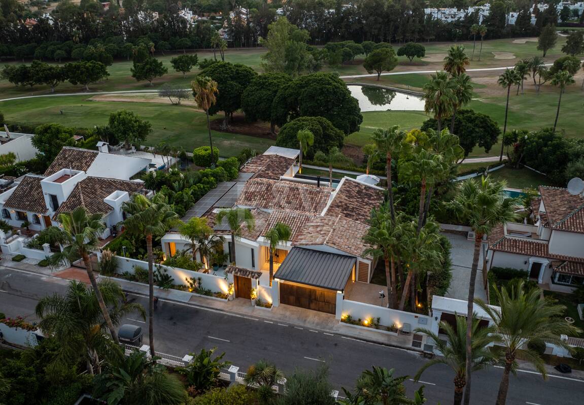 Luxusvilla im exklusiven Los Naranjos Golf Valley von Nueva Andalucía