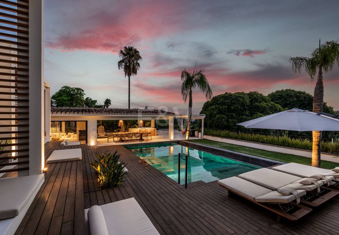 Luxusvilla im exklusiven Los Naranjos Golf Valley von Nueva Andalucía