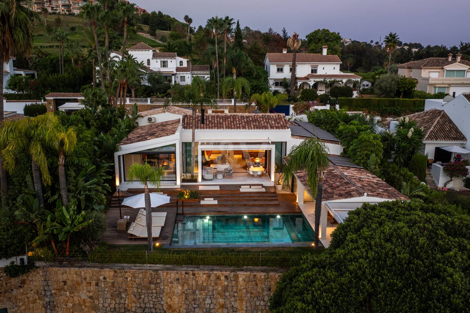 Luxusvilla im exklusiven Los Naranjos Golf Valley von Nueva Andalucía