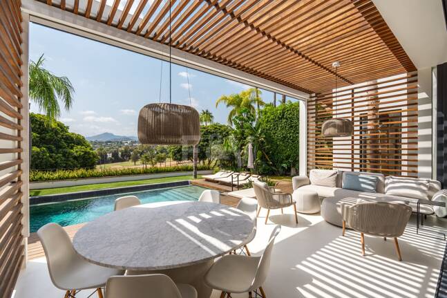 Luxusvilla im exklusiven Los Naranjos Golf Valley von Nueva Andalucía