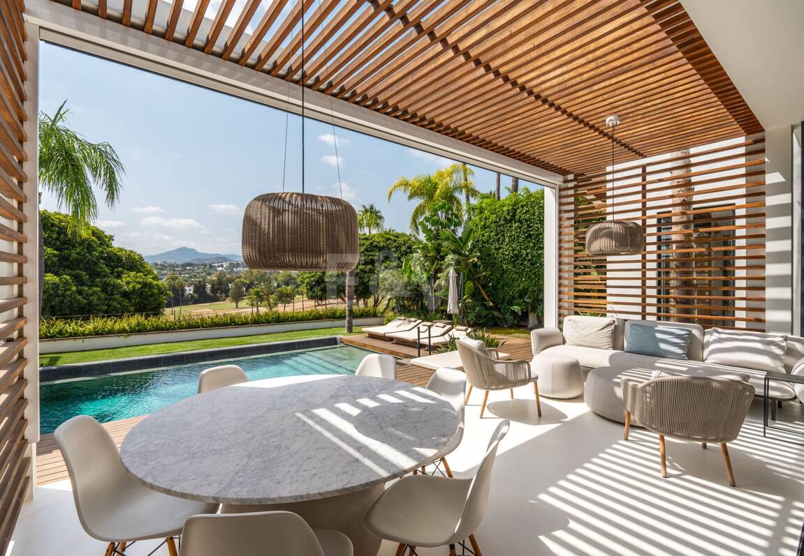 Luxusvilla im exklusiven Los Naranjos Golf Valley von Nueva Andalucía