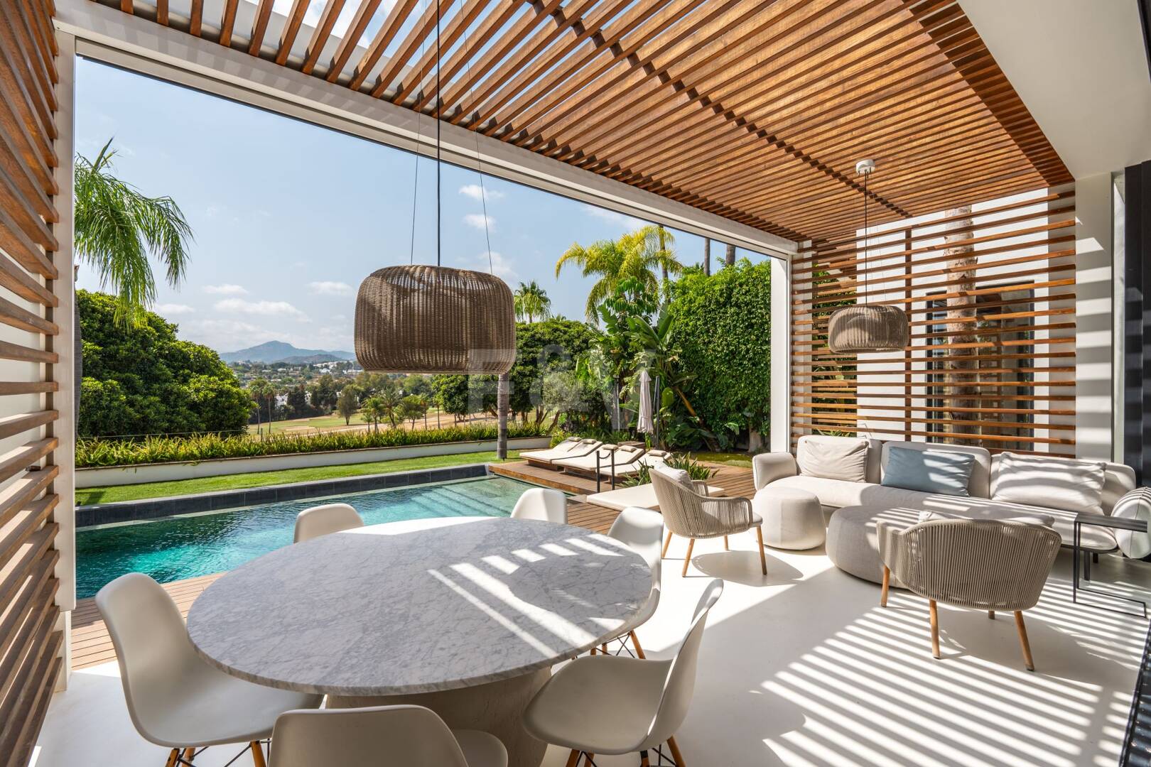 Luxusvilla im exklusiven Los Naranjos Golf Valley von Nueva Andalucía