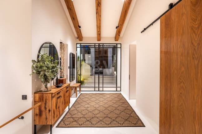 Luxusvilla im exklusiven Los Naranjos Golf Valley von Nueva Andalucía