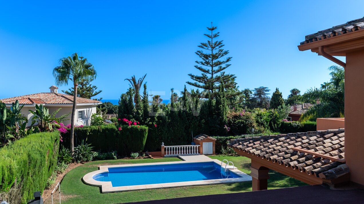 Schön gepflegte Villa in Marbella Center mit Meerblick