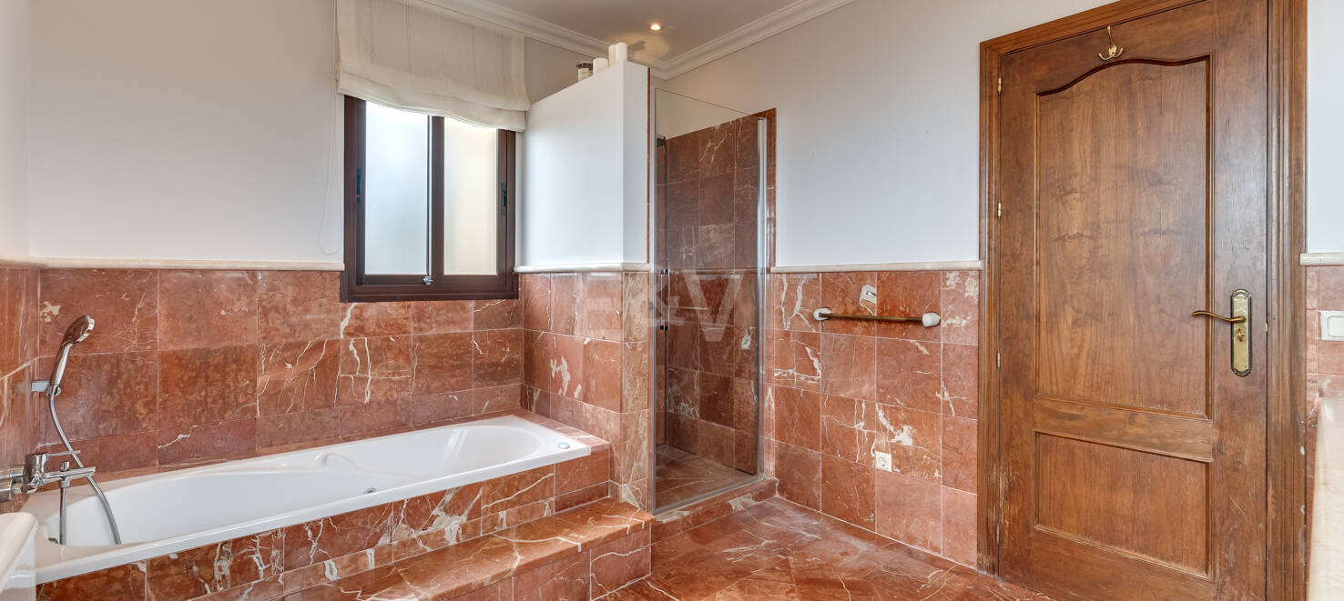 Spacious Family Villa in Hacienda Las Chapas, Marbella