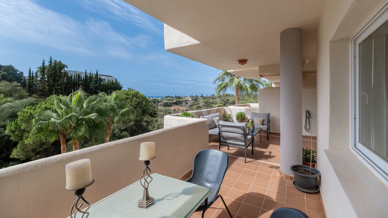 Magnifico apartamento de 2 habitaciones en Elviria con vistas al mar en un entorno tranquilo