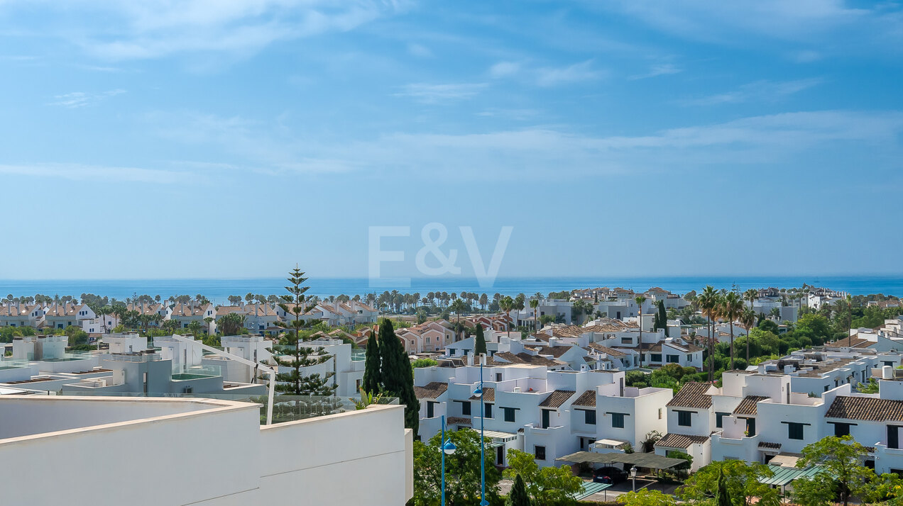 Three bedroom penthouse within 2 min. walking to the beach