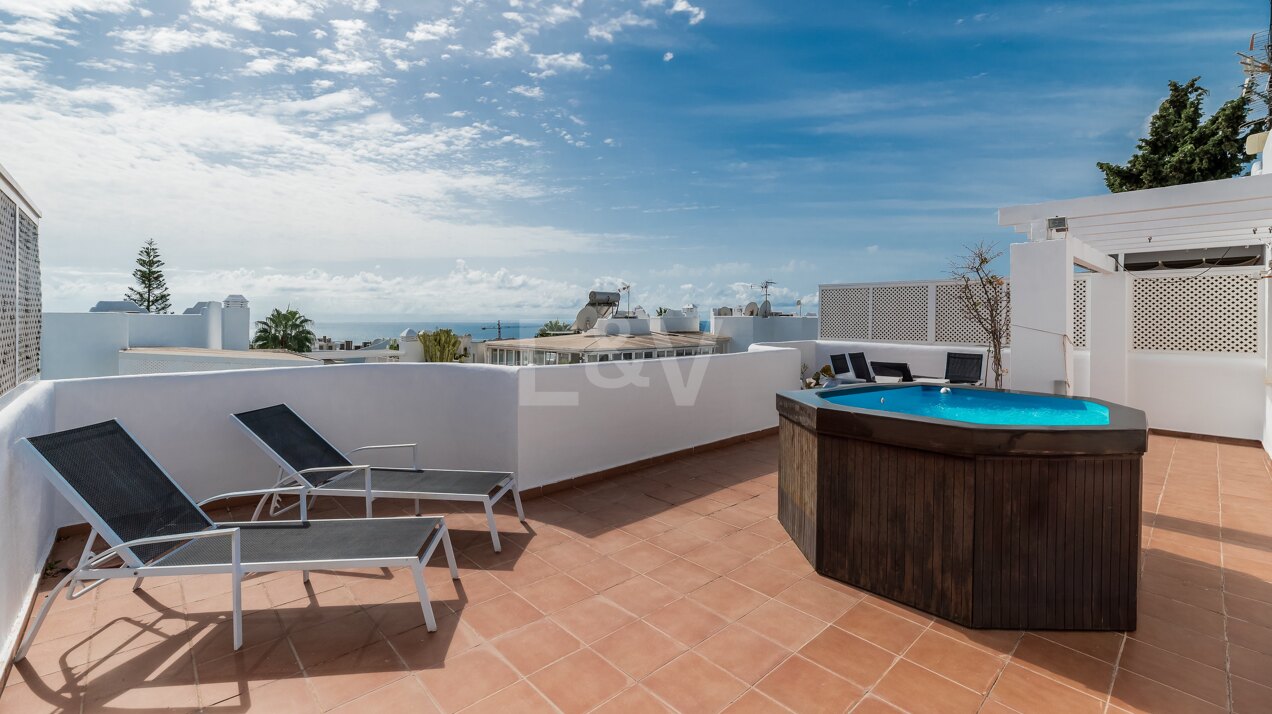 Charmantes Penthouse an der Goldenen Meile mit Dachterrasse und Meerblick