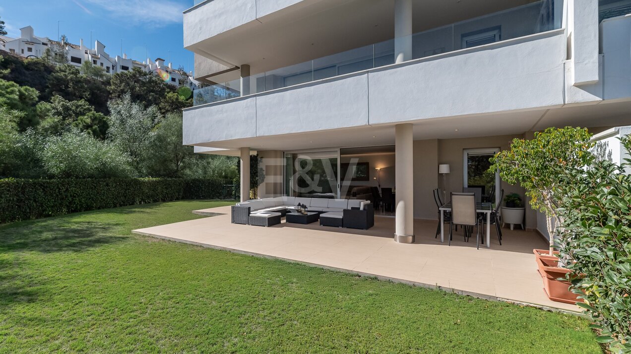 Spacious Garden Apartment in the Exclusive Urbanisation of La Reserva de Alcuzcuz