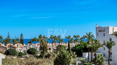 Duplex Penthouse med öppen utsikt bara några steg från Puerto Banus & Beach