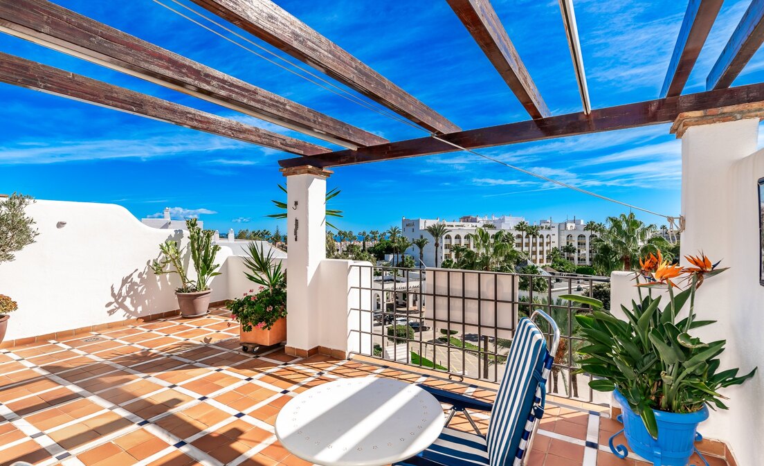 Elegant Duplex Penthouse with Open Views in Second line Beach in Puerto Banus