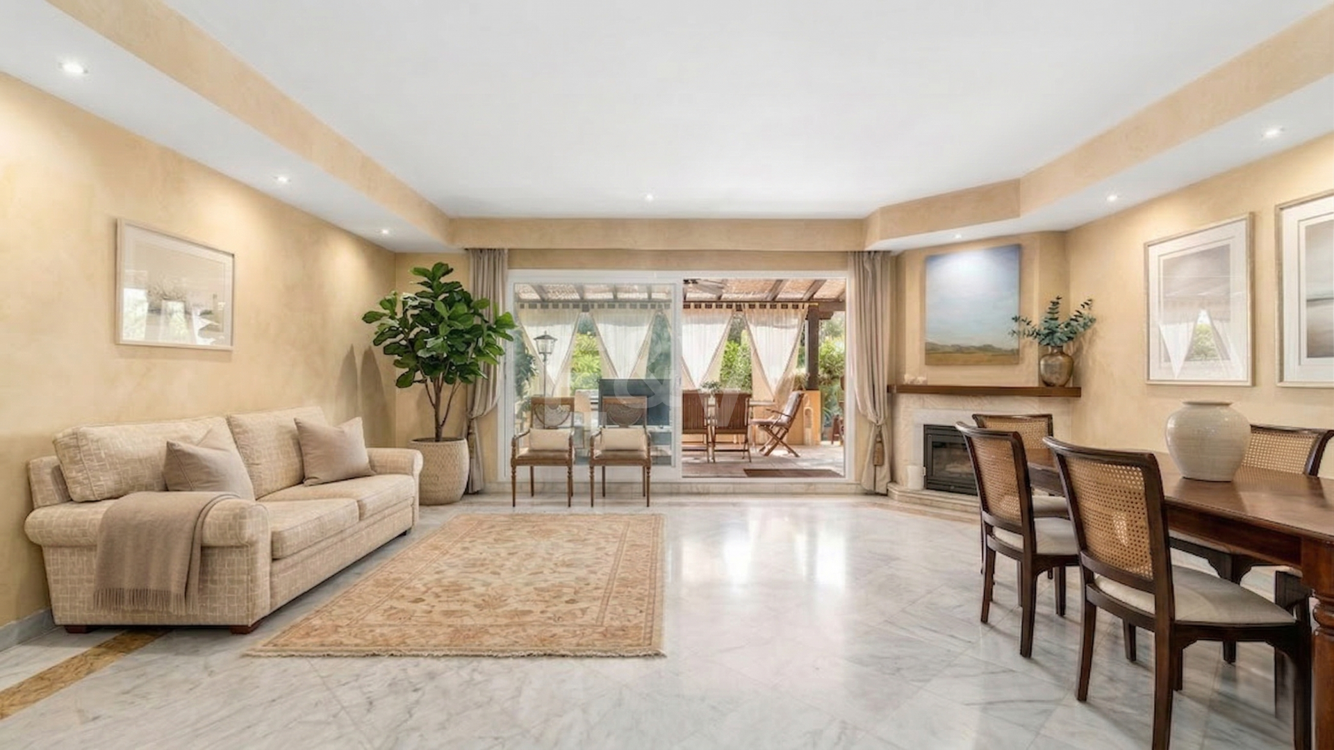 Przestronne Townhouse Blisko plaży z prywatnym basenem w Lomas de Puente Romano