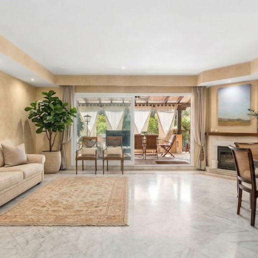 Przestronne Townhouse Blisko plaży z prywatnym basenem w Lomas de Puente Romano