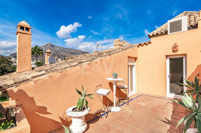 Spacieuse maison de ville près de la BEach avec piscine privée