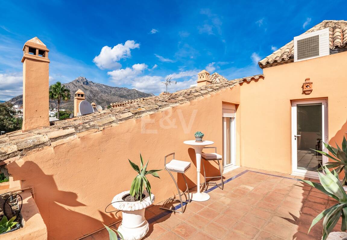 Spacieuse maison de ville près de la BEach avec piscine privée