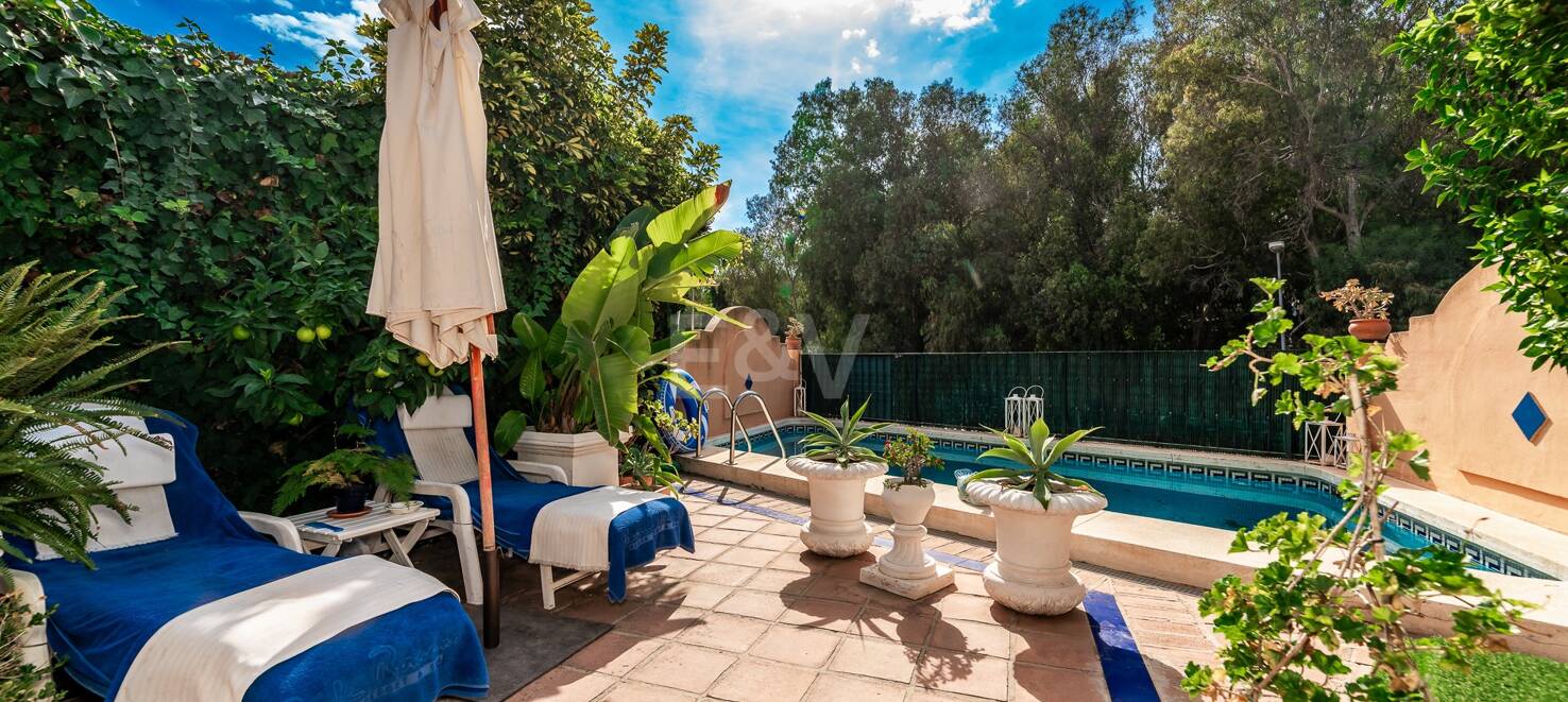 Spacious Townhouse Close to the Beach with Private Pool in Lomas de Puente Romano