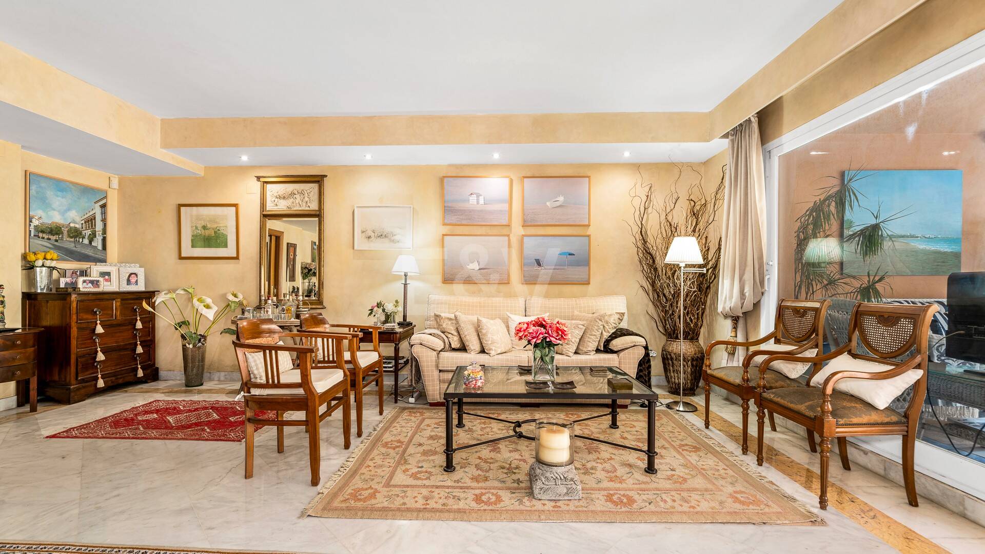 Spacieuse maison de ville près de la BEach avec piscine privée