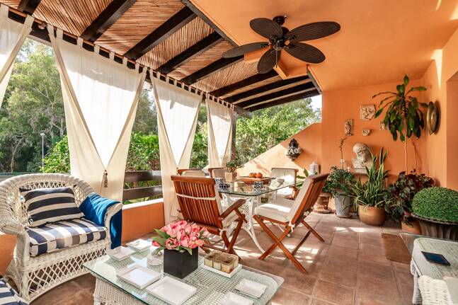 Spacieuse maison de ville près de la BEach avec piscine privée