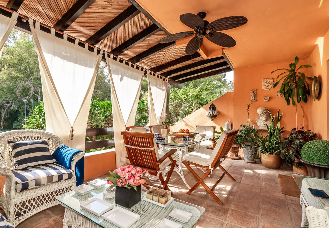 Spacieuse maison de ville près de la BEach avec piscine privée