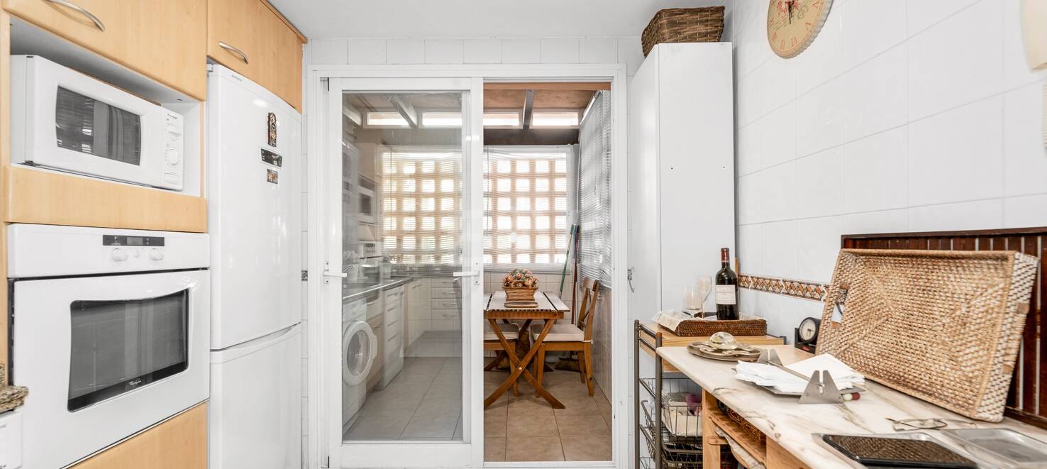 Spacious Townhouse Close to the Beach with Private Pool in Lomas de Puente Romano