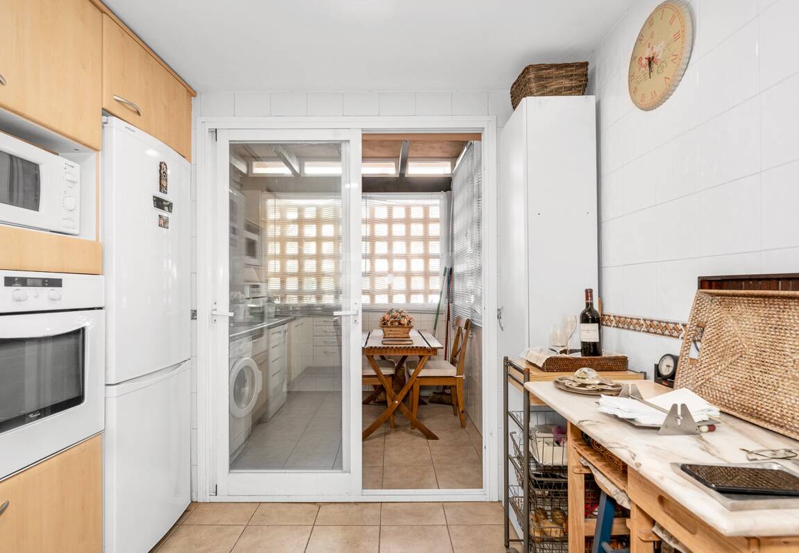 Spacieuse maison de ville près de la BEach avec piscine privée