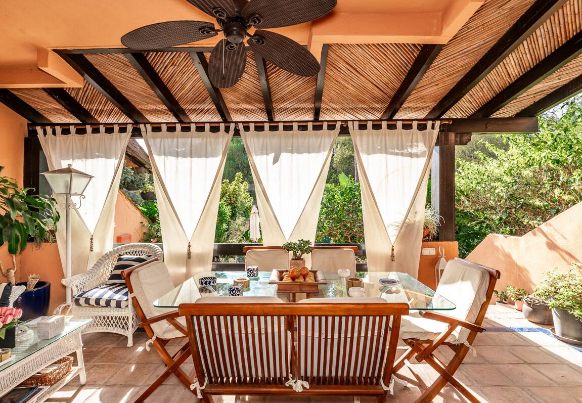 Spacieuse maison de ville près de la BEach avec piscine privée